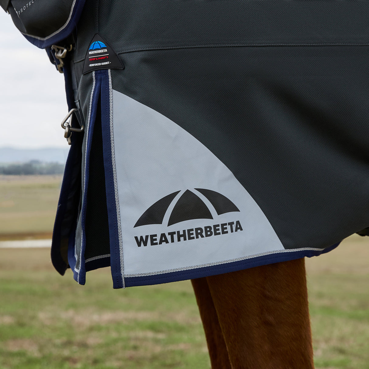 Weatherbeeta Comfitec Ultra 100G Detach-A-Neck Turnout #colour_charcoal