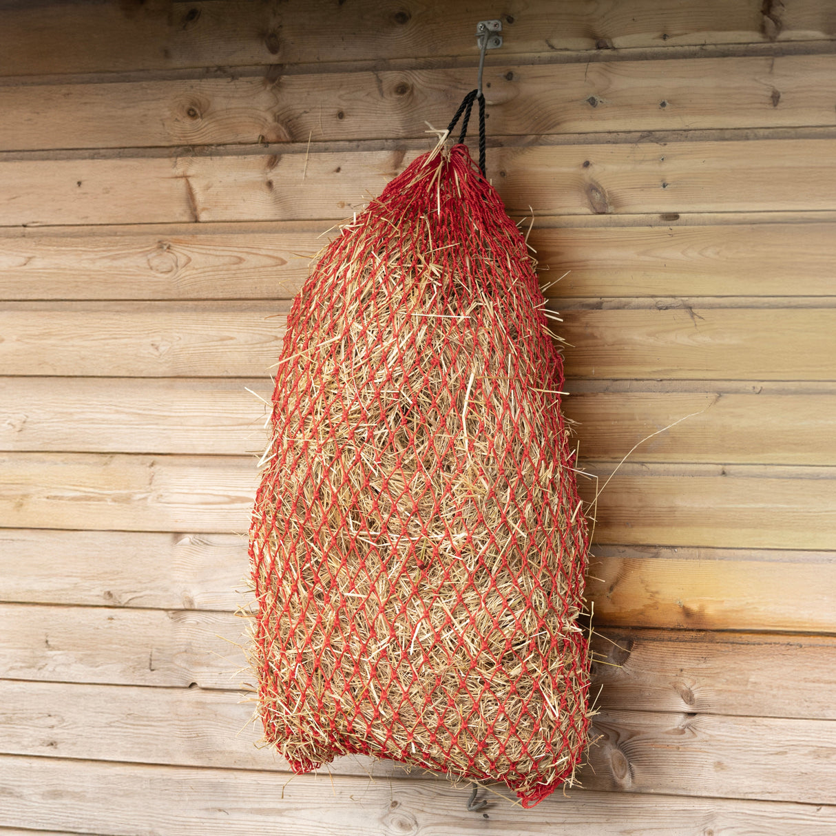 Hy Equestrian Slow Flow Lock-Knot Haynet #colour_red