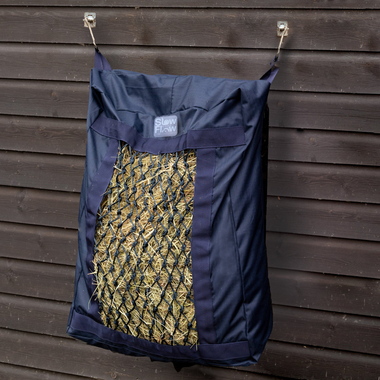 Hy Equestrian Slow Flow Pillow Hay Net #colour_navy