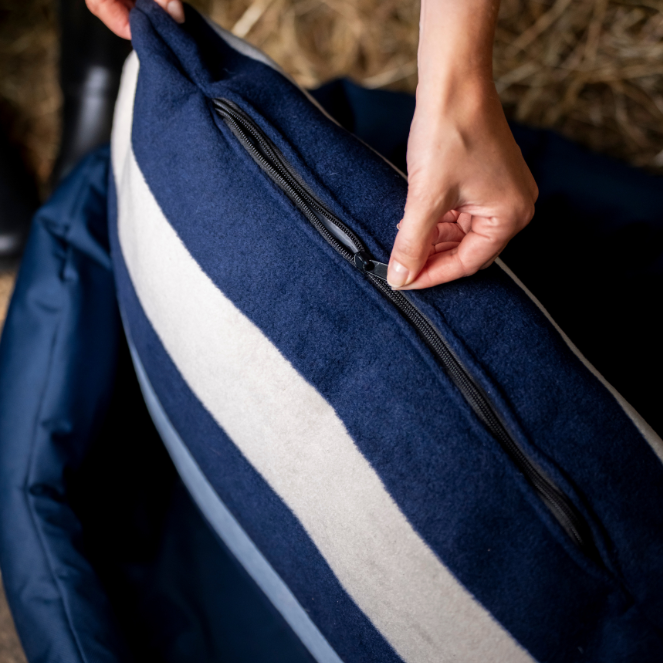 Horseware Ireland Newmarket Dog Bed #colour_whitney-navy