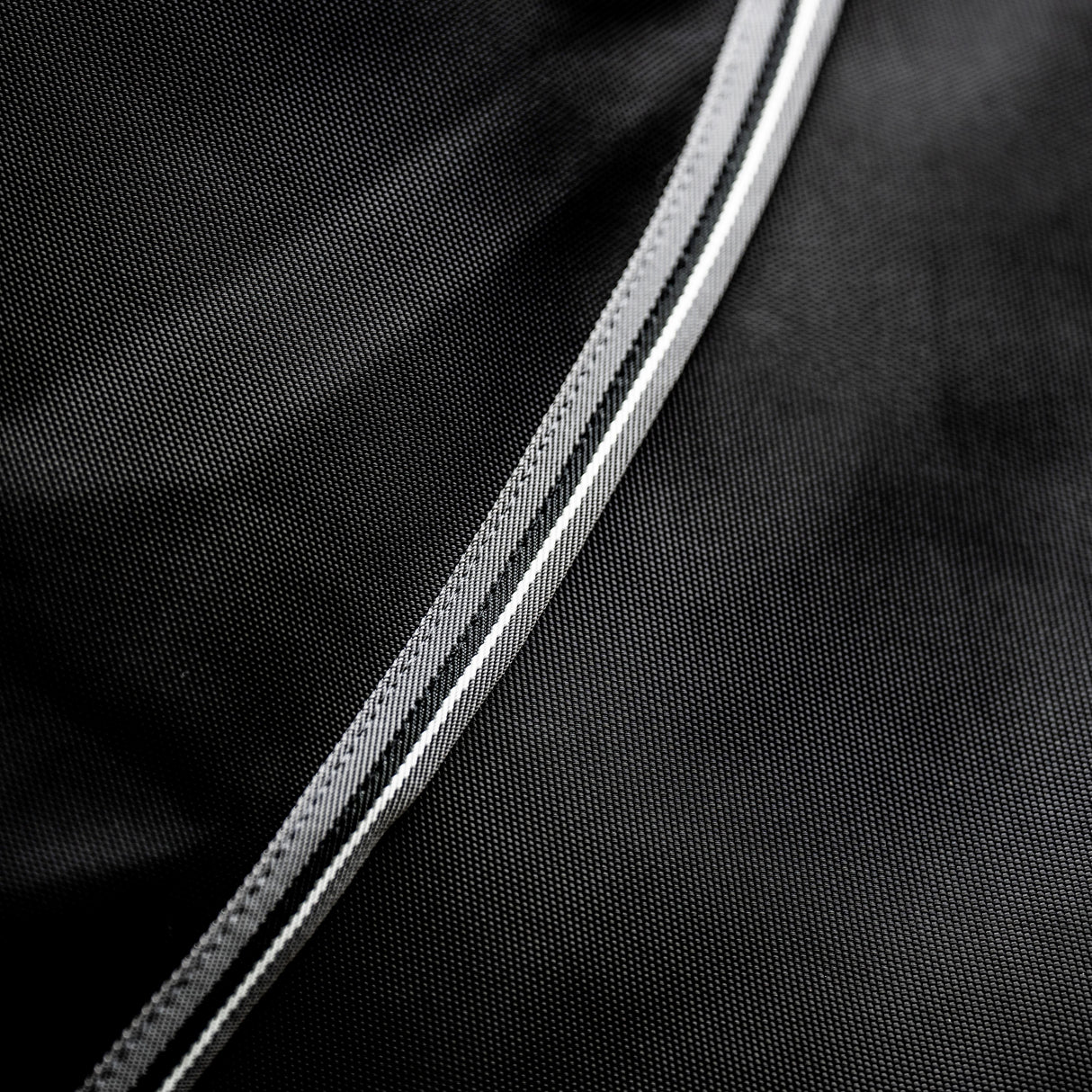 Horseware Ireland Rambo 1680D 0g Turnout Rug #colour_black-thunderstorm-grey-silver