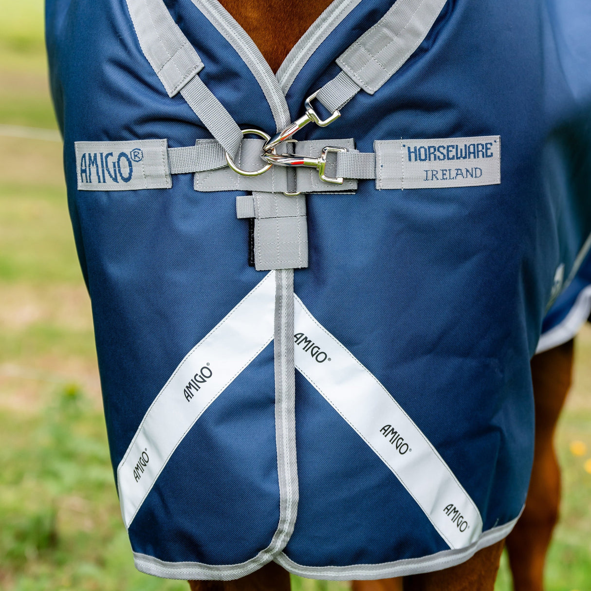 Horseware Ireland Amigo Bravo 12 Plus Bundle V-Front 50g Turnout Rug #colour_navy-titanium-grey-silver