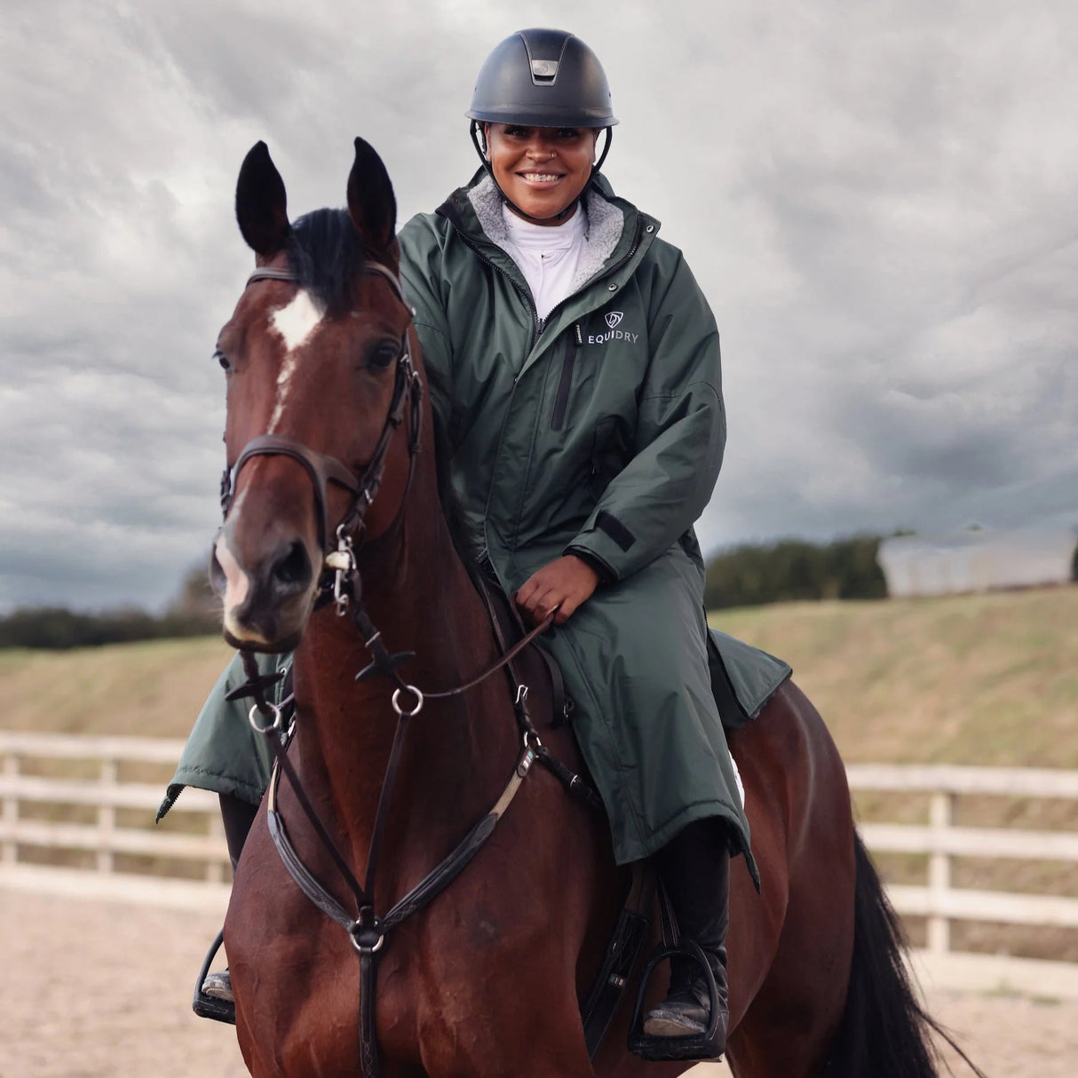 EQUIDRY Women's Thick Fleece Evolution Fixed Hood #colour_black-forest-green-grey