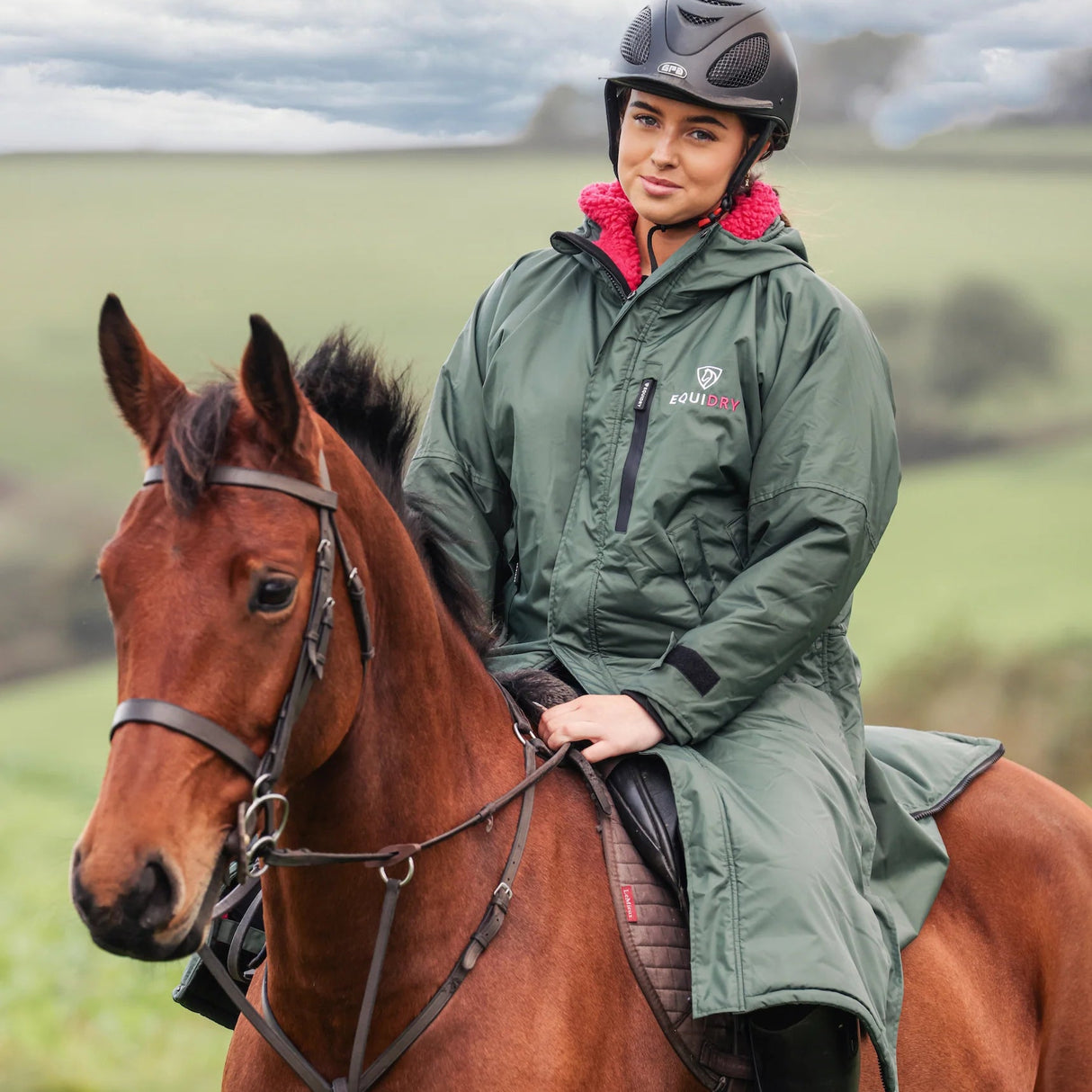 EQUIDRY Women's Thick Fleece Evolution Fixed Hood #colour_black-forest-green-peacock-pink