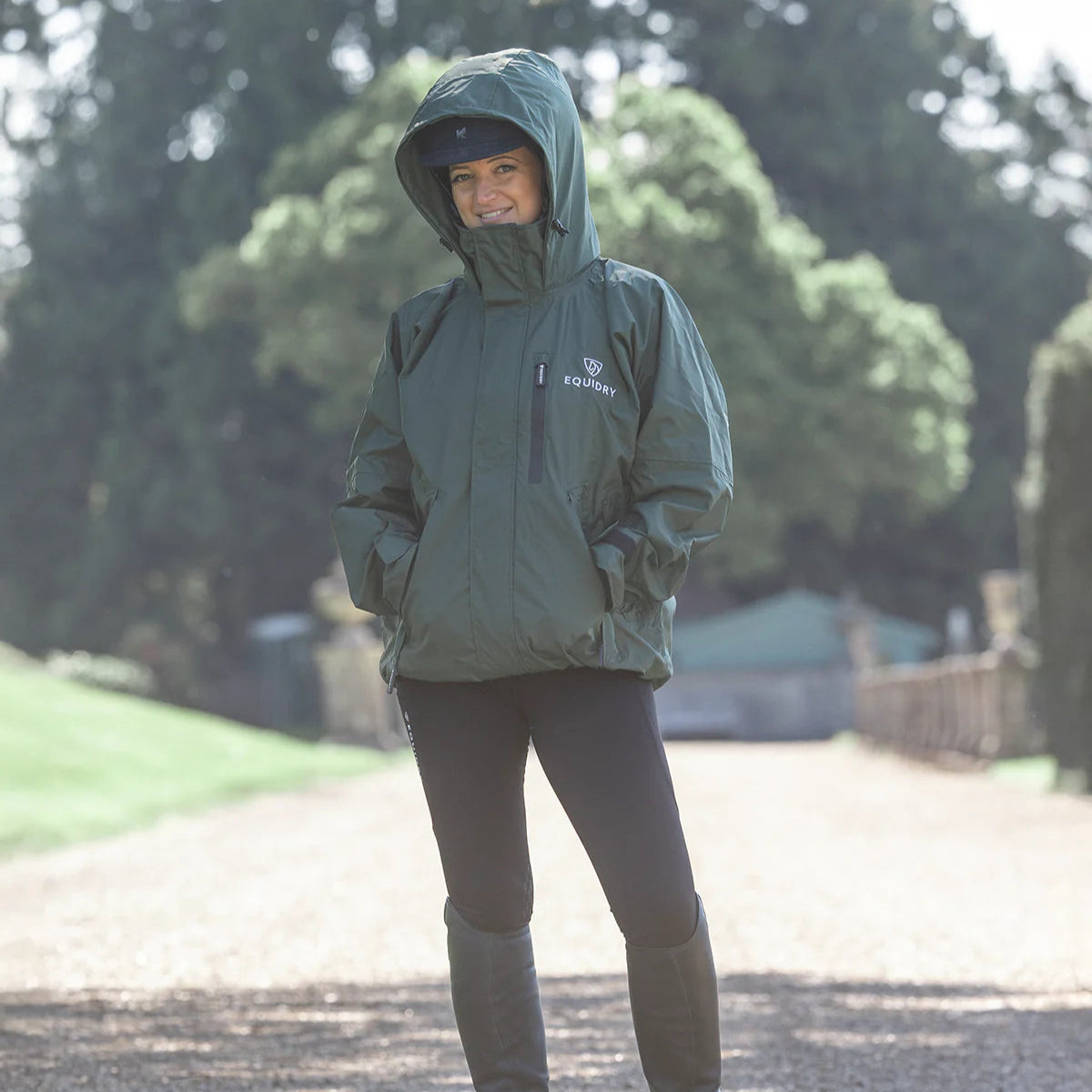 EQUIDRY Women's Shortie Mesh Lining Mac #colour_black-forest-green