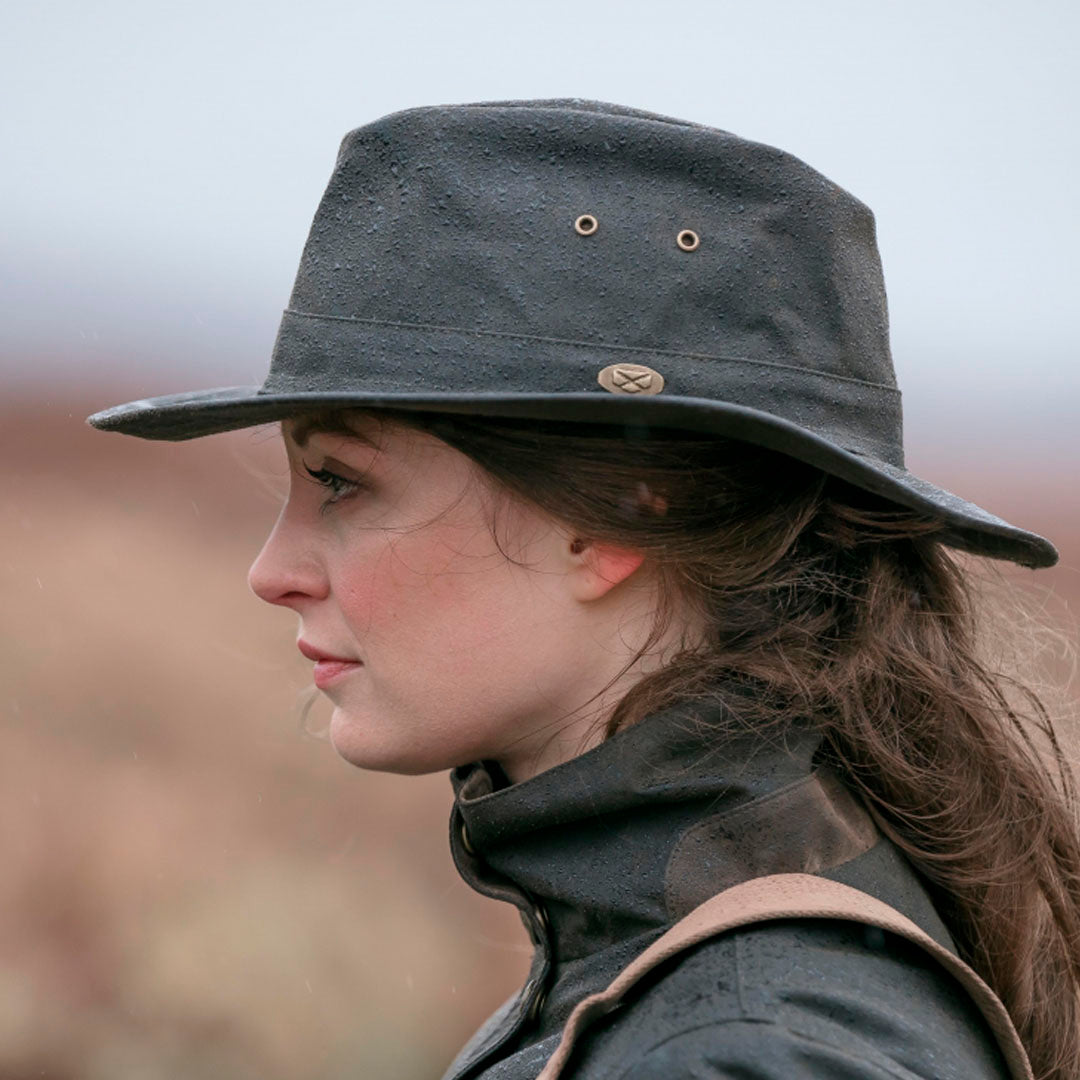 Hoggs of Fife Caledonia Ladies Waxed Hat #colour_antique-olive