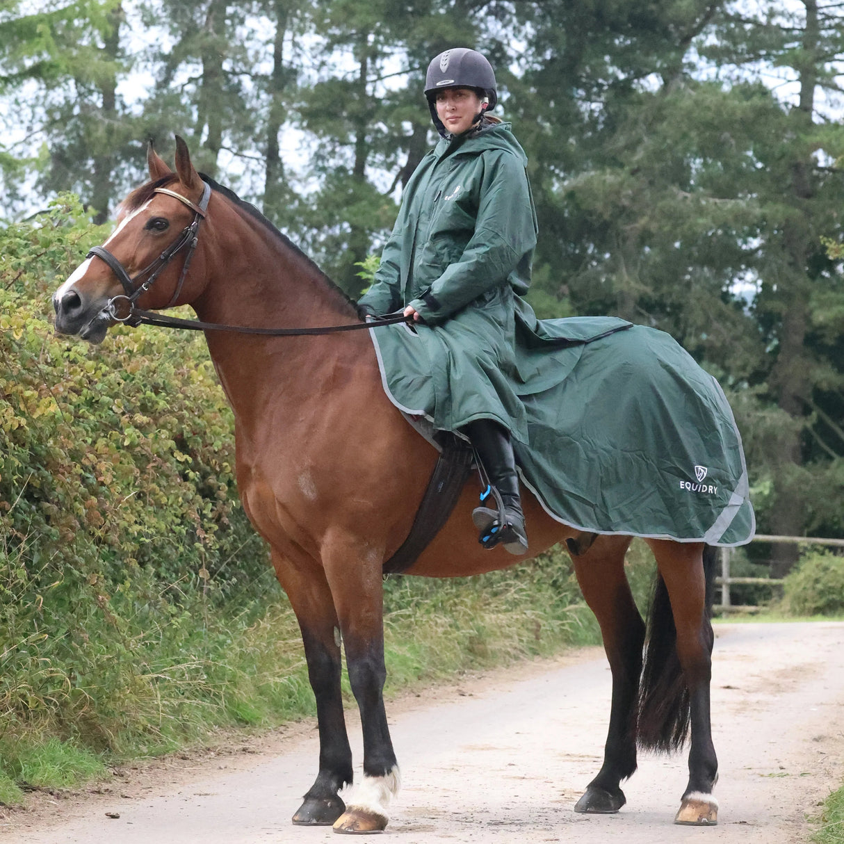 EQUIDRY Women's Thick Fleece Evolution Fixed Hood #colour_black-forest-green-green