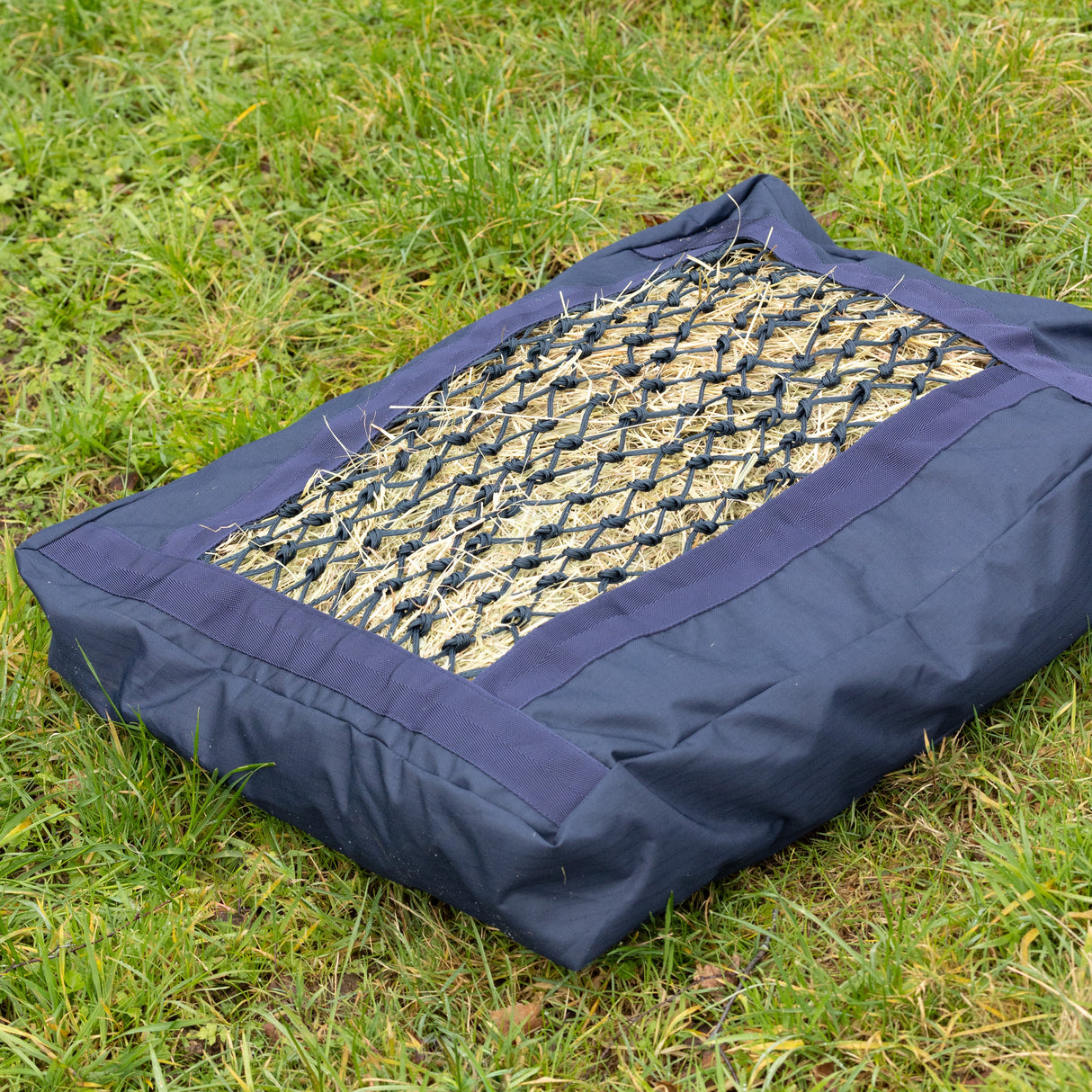 Hy Equestrian Slow Flow Pillow Hay Net #colour_navy