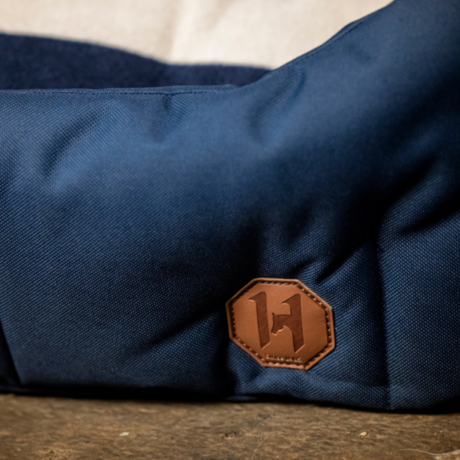 Horseware Ireland Newmarket Dog Bed #colour_whitney-navy
