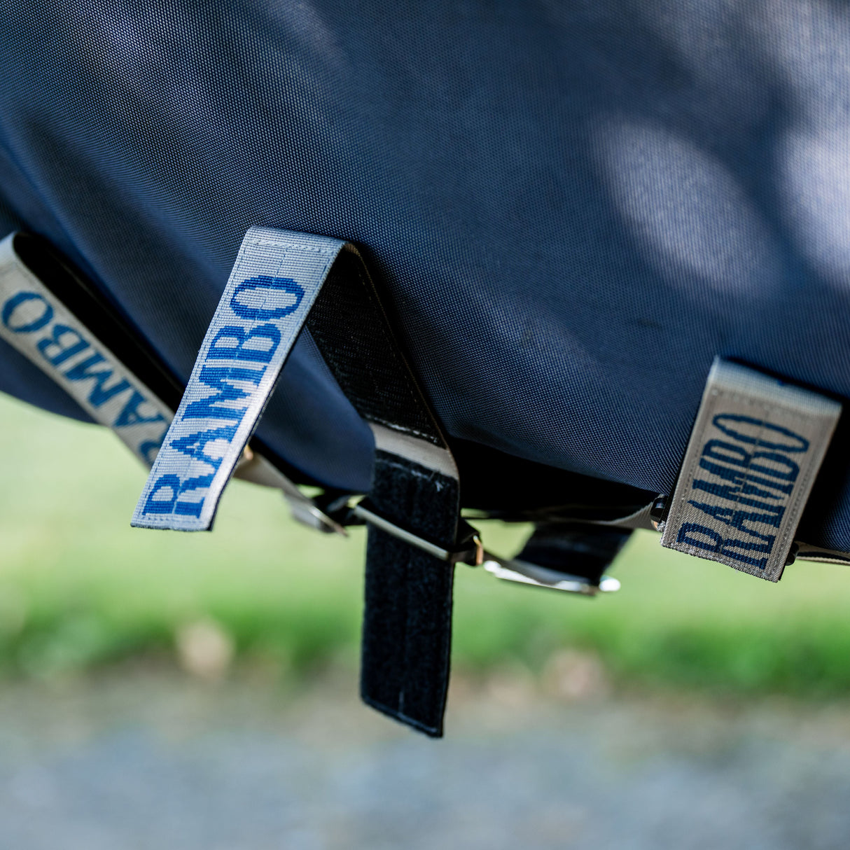 Horseware Ireland Rambo 1680D 0g Turnout Rug #colour_navy-thunderstorm-grey-silver