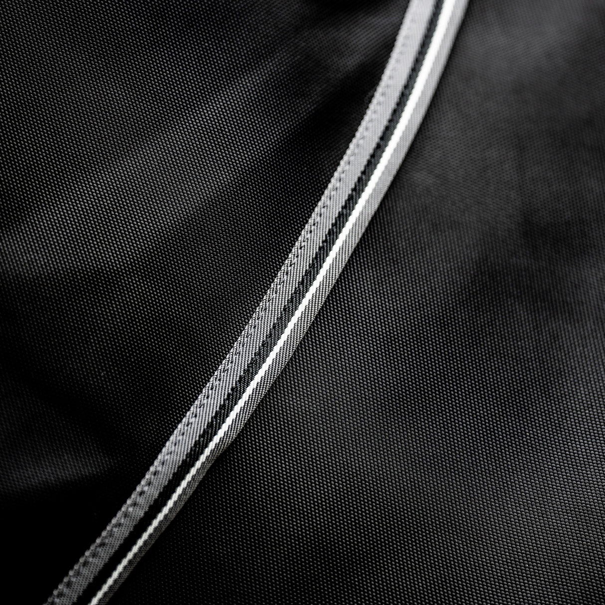 Horseware Ireland Rambo 1680D 450g Vari-Layer Turnout Rug #colour_black-thunderstorm-grey-silver