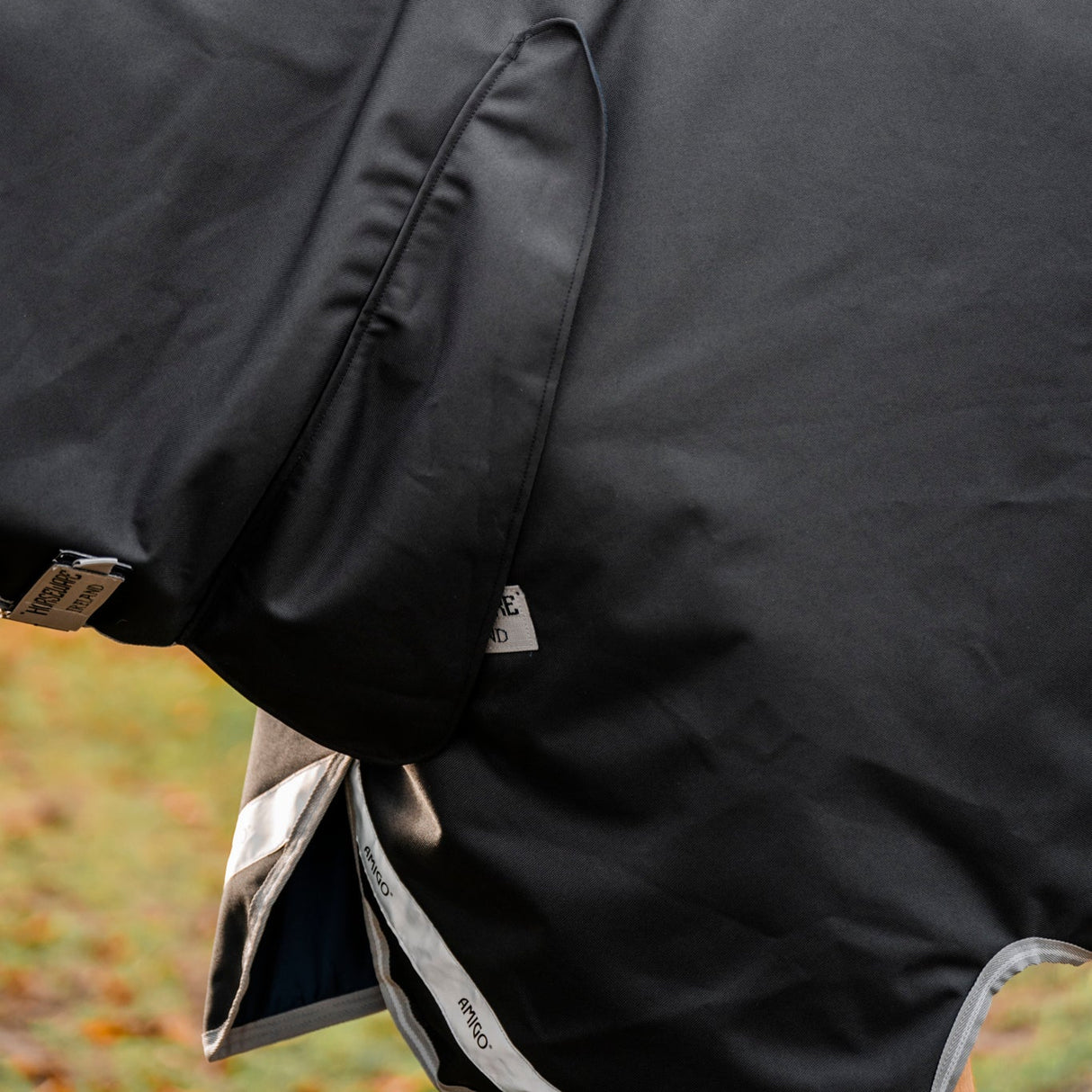 Horseware Ireland Amigo 1200D Integrated 50g Turnout Rug #colours_black-titanium-grey-silver