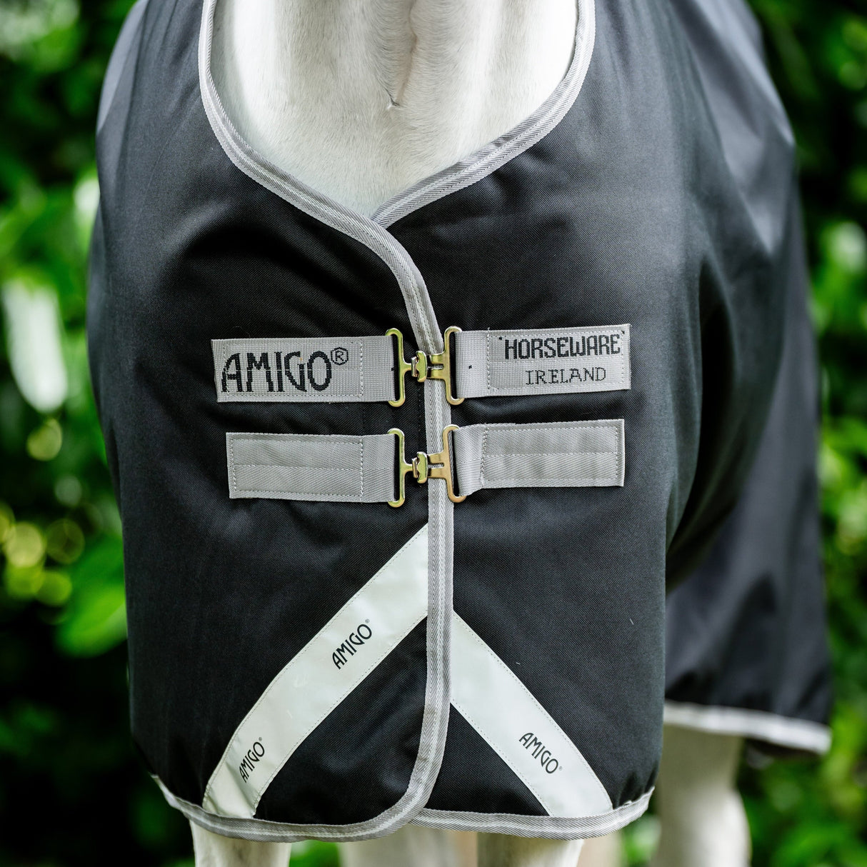 Horseware Ireland Amigo Bravo 12 Original 250g Medium Turnout Rug #colour_black-titanium-grey-silver