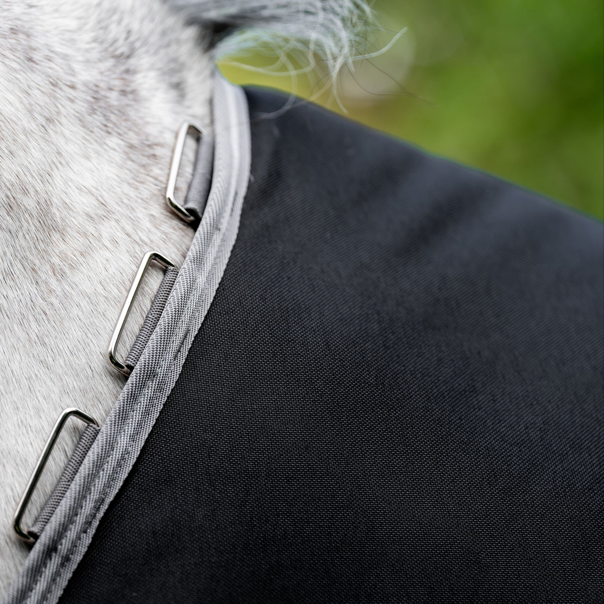 Horseware Ireland Amigo 1200D XL 150g Turnout Rug #colour_black-titanium-grey-silver