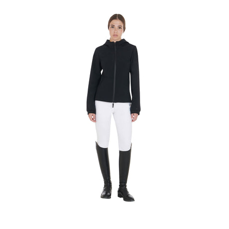 Women's slim fit softshell jacket with concealed pockets