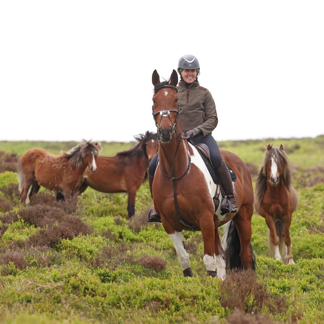 Shires Aubrion Heritage Unisex Quarter Zip Fleece #colour-dark-olive